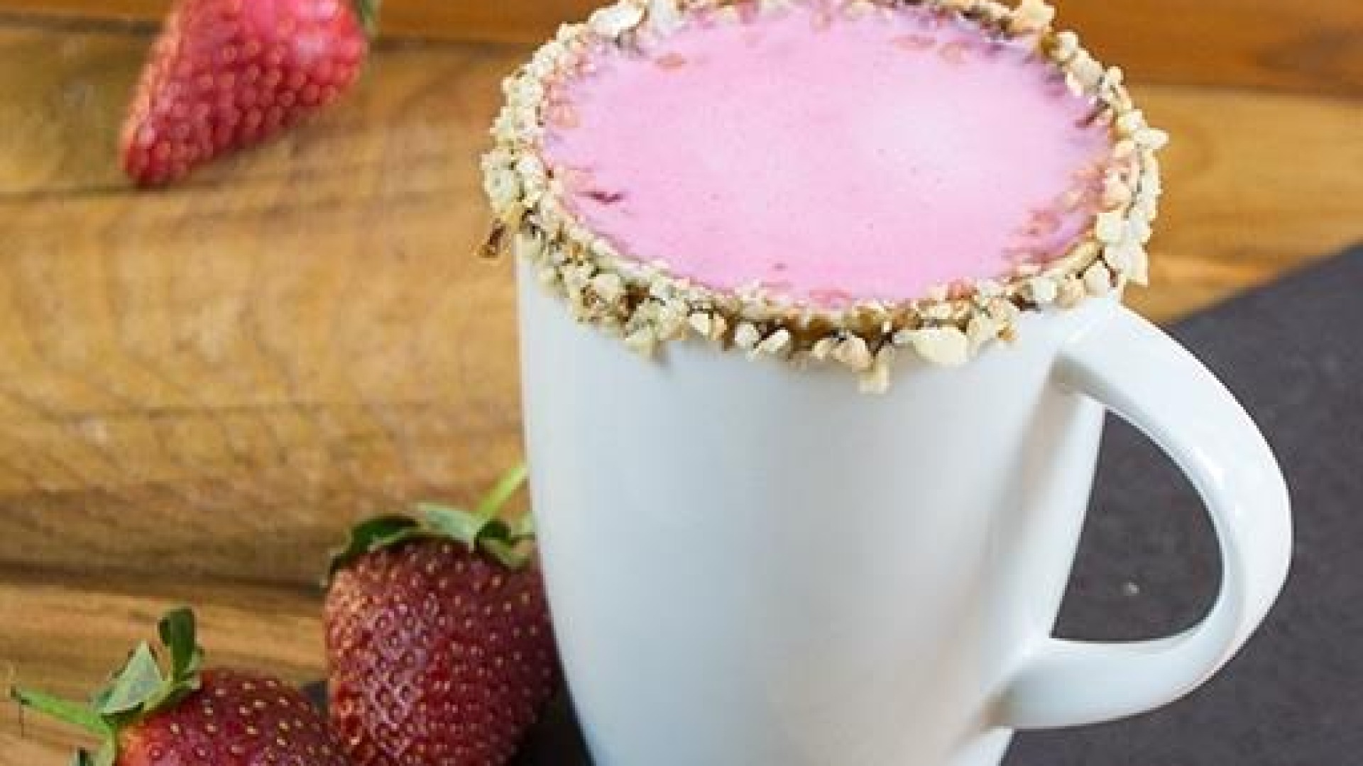 ÇİLEK SICAK ÇİKOLATA